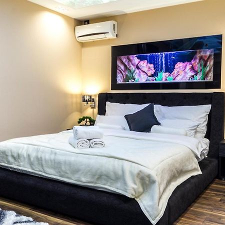 Madison Inn Suites - Wilson'S Square Белград Экстерьер фото