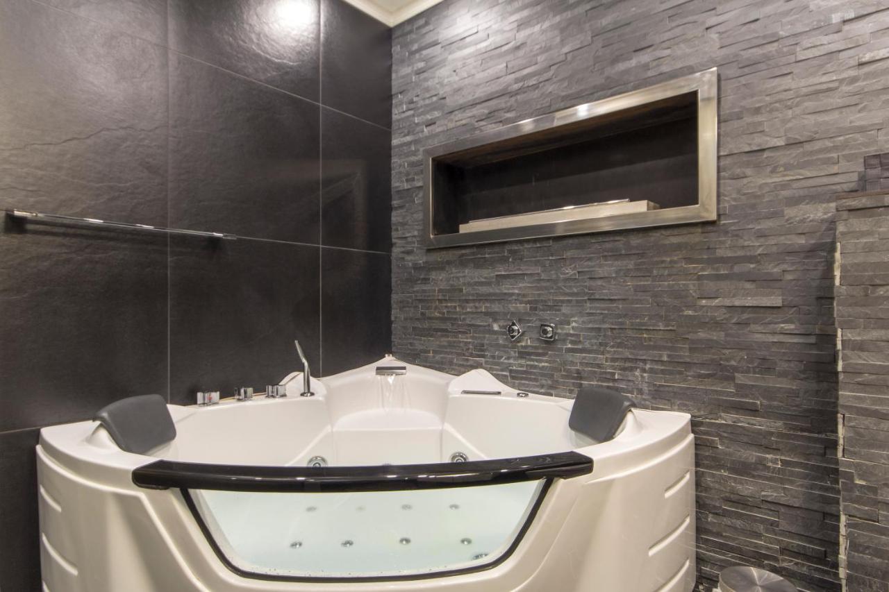Madison Inn Suites - Wilson'S Square Белград Экстерьер фото